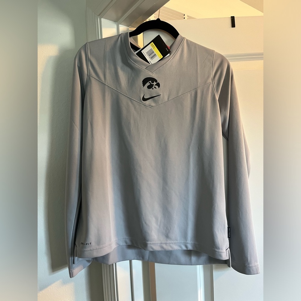 Women’s Iowa Hawkeyes Nike shirt